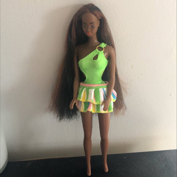 Original 1980 Rare Chritie Barbie doll with stunning bathing suit and skirt - Picture 1 of 3